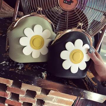 【2017日韓新款時尚百搭立體小花鏈條女包單肩斜挎包逛街小包包G-559】高碑店市泗莊魔方箱包加工廠 - 產品庫